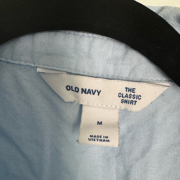 Old Navy simple light blue button down - Picture 4 of 8